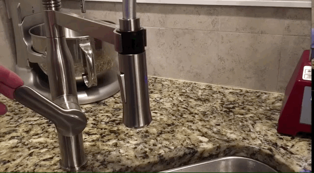 Kraus KPF-1650 high arc kitchen faucet review. Demonstration of different spray modes