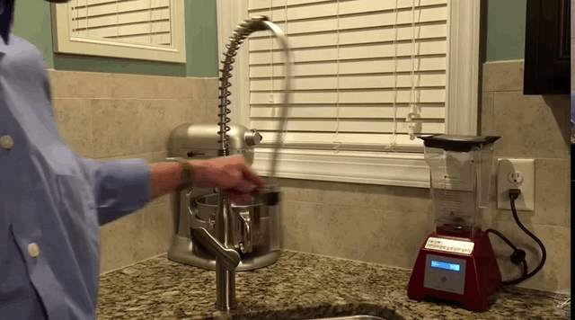 Kraus KPF-1650 high arc kitchen faucet review. Demonstration of 360 rotation