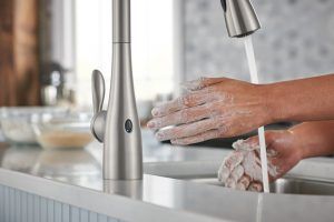 How to choose Moen kitchen faucet // Moen kitchen faucet buyer’s guide