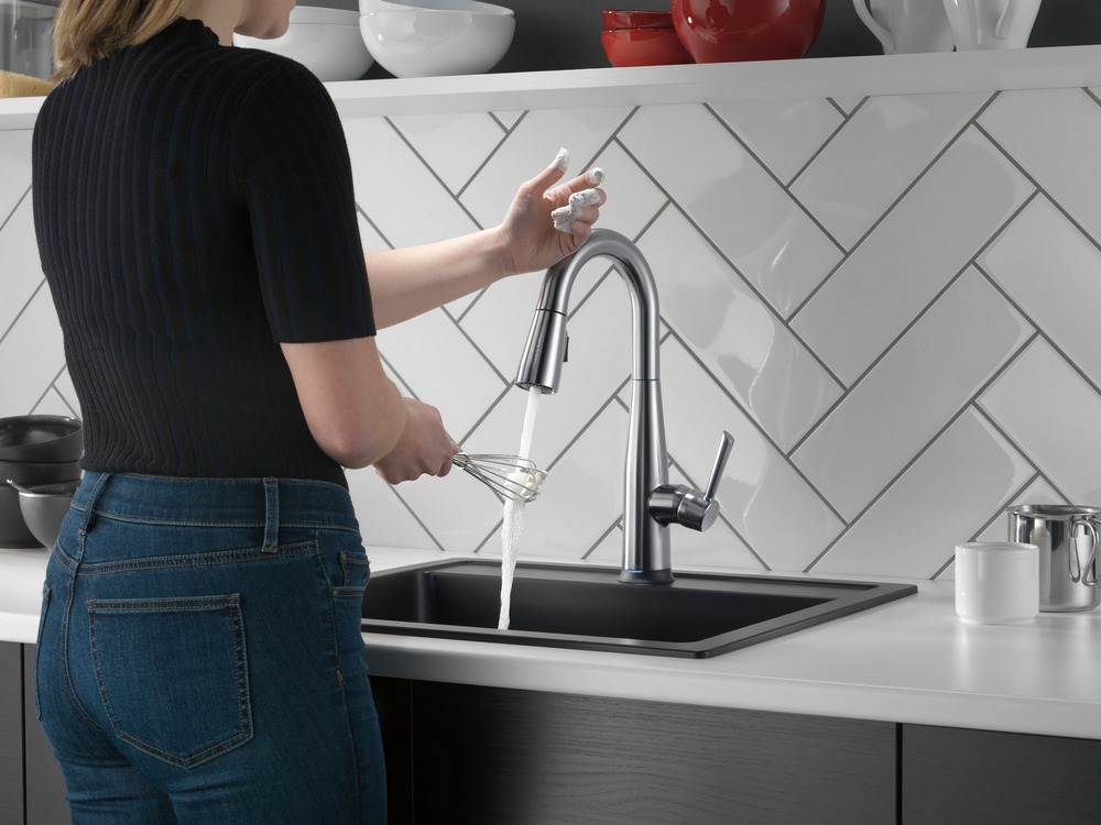 Delta Faucet 9913T-AR-DST comes with touchless technology