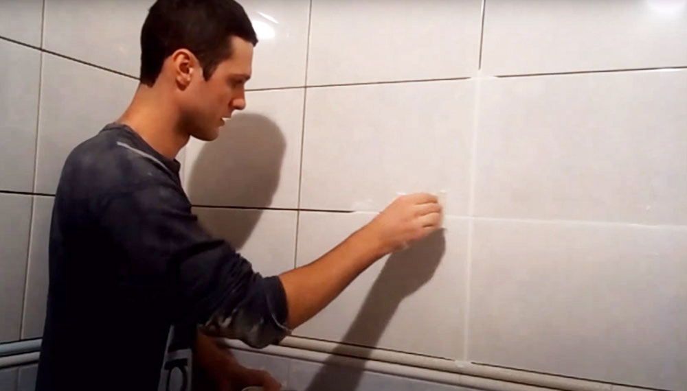 Applying Grout to the Tile