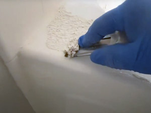 How to remove old peeling bathtub paint-300
